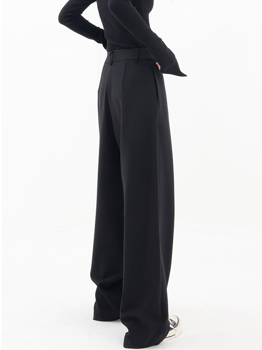 Fashionable asymmetric trousers