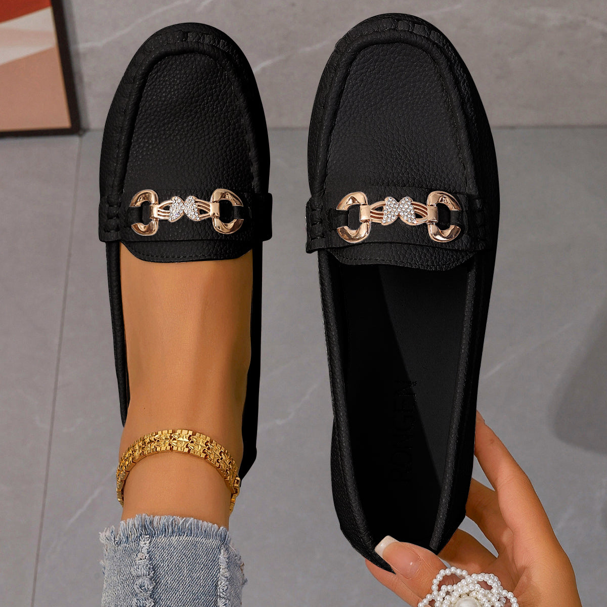 Stylish And Simple Flat Shoes