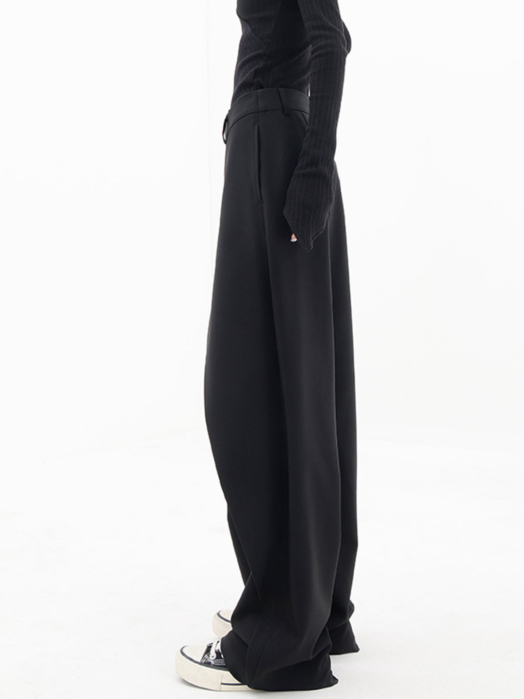 Fashionable asymmetric trousers