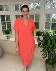 Chic Black Flow Dress with Handy Pockets