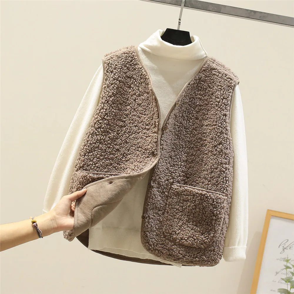 Faye Timeless Vest for Effortless Layering