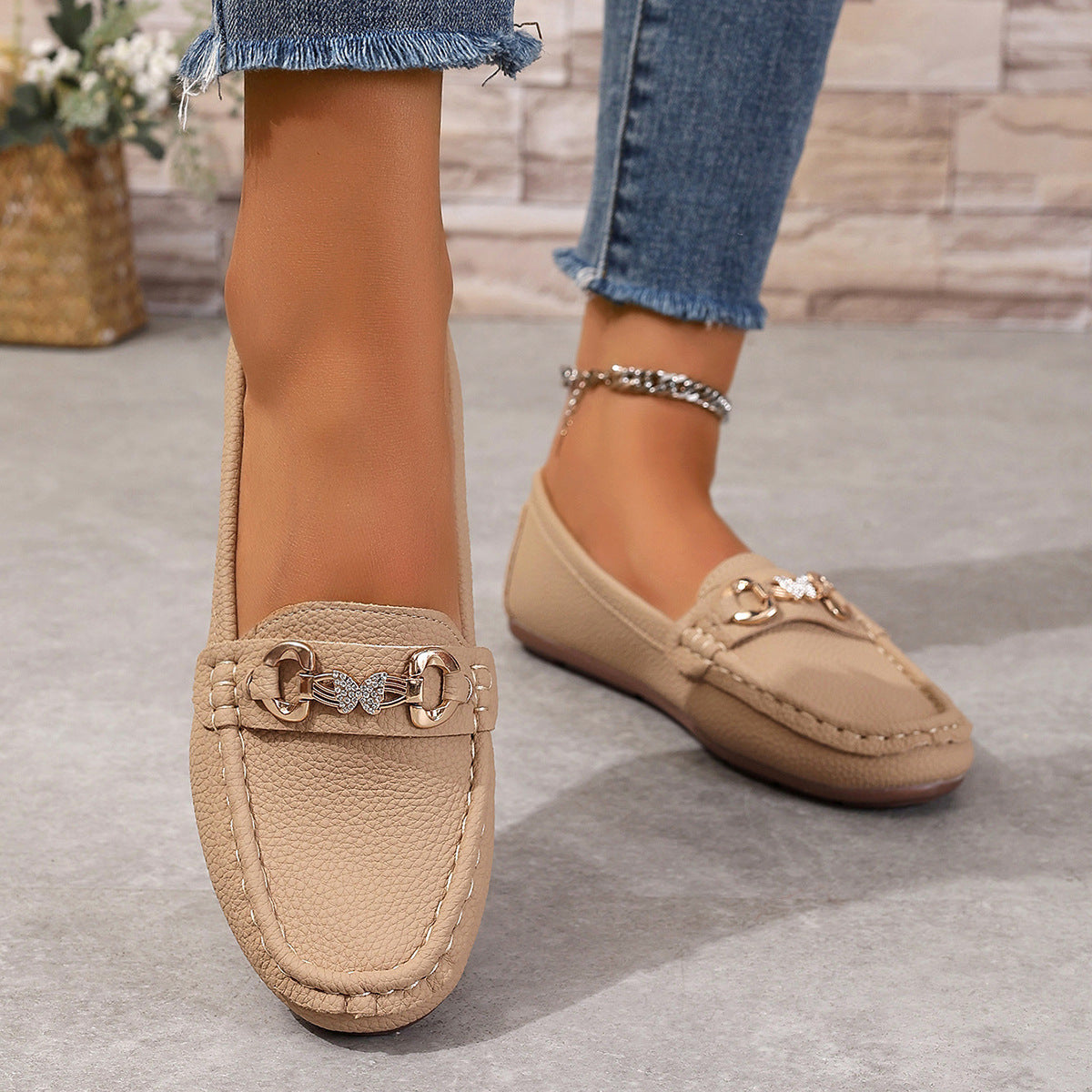 Stylish And Simple Flat Shoes