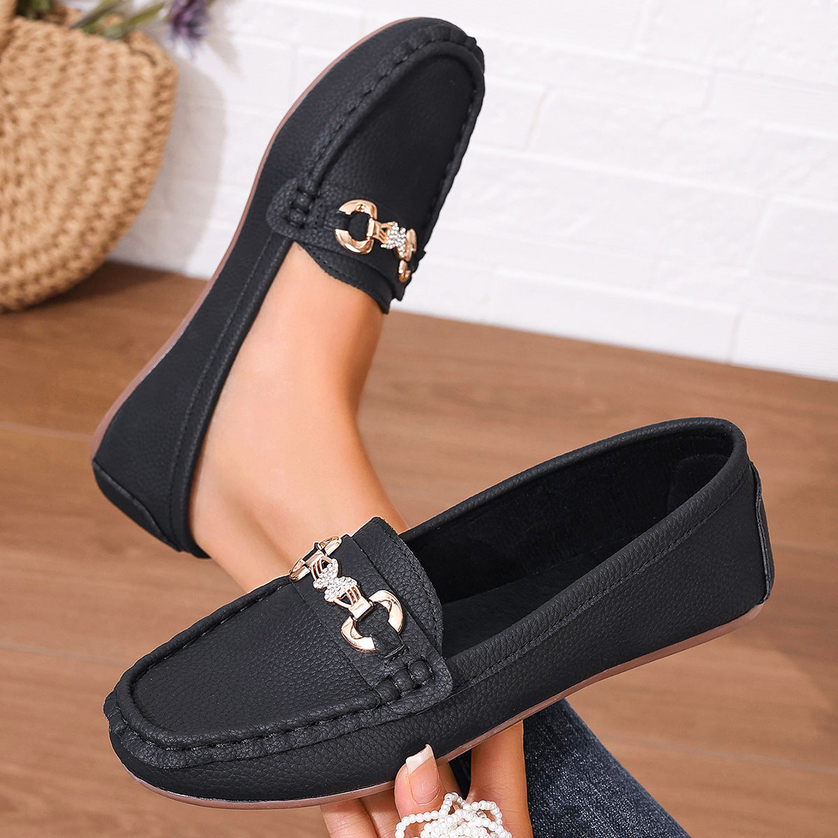 Stylish And Simple Flat Shoes