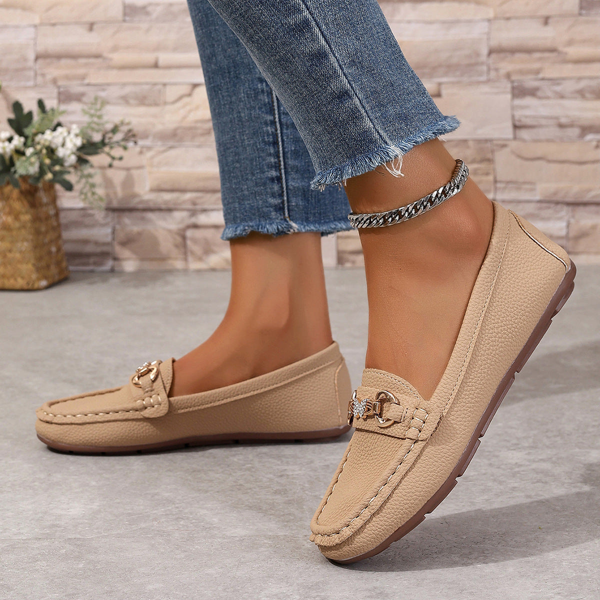 Stylish And Simple Flat Shoes