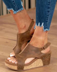 Toe Ring Flat Sandals – Minimalist, Comfortable Slip-On Style for Effortless Summer Outfits