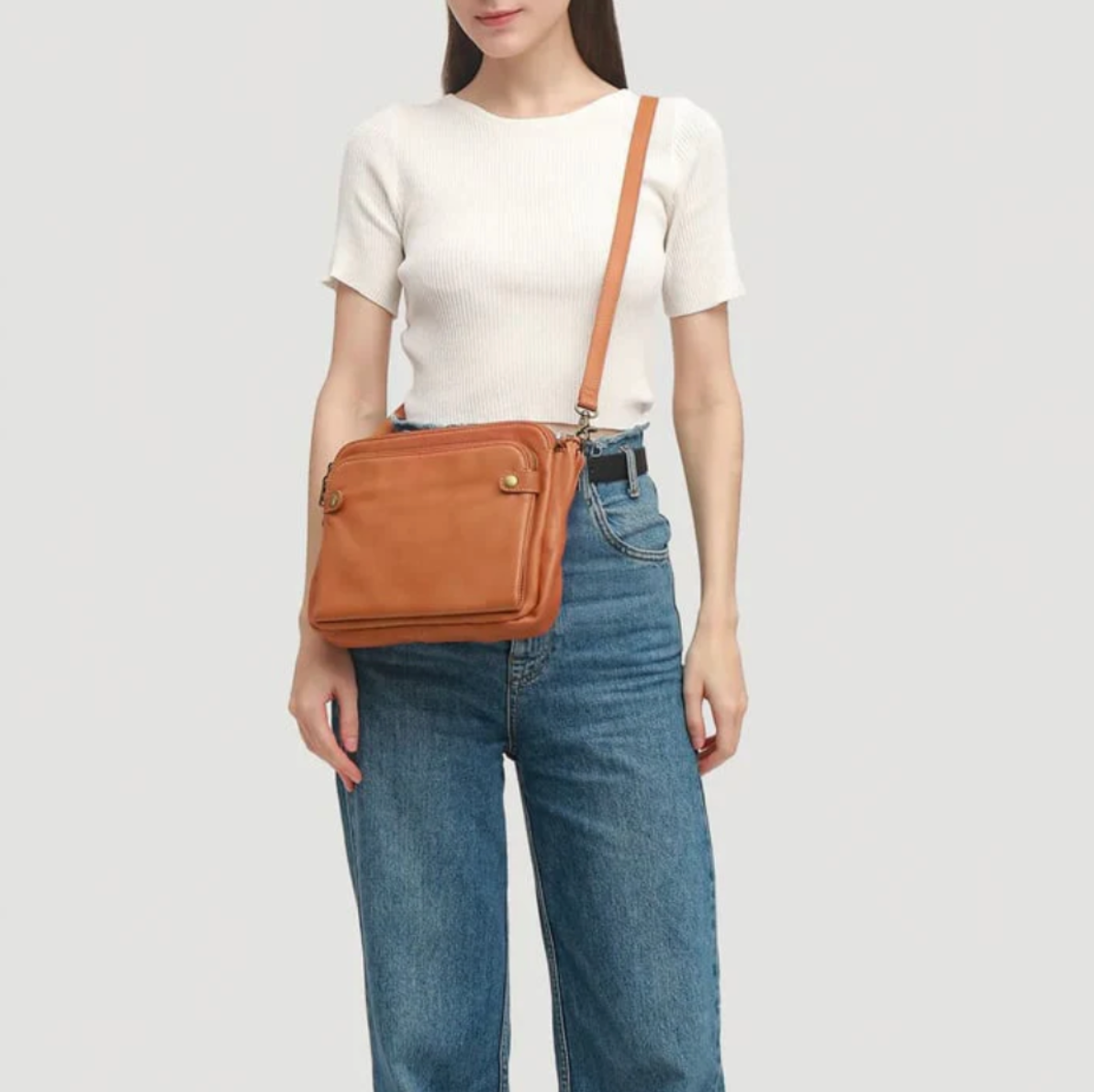 Compact Leather Bag with Clean Design