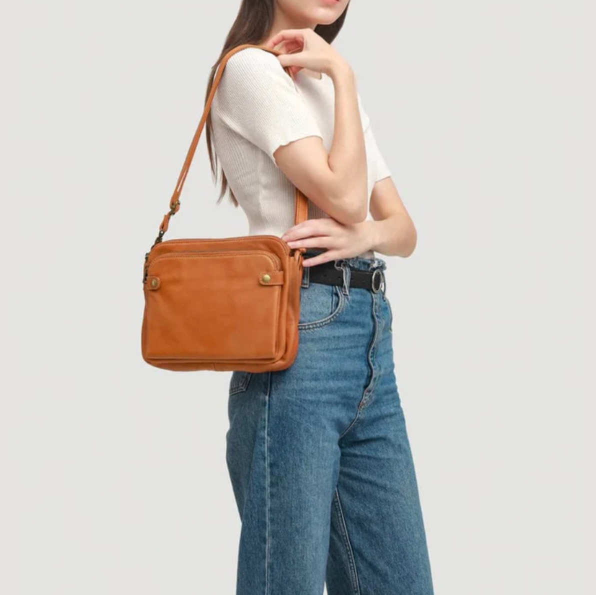 Compact Leather Bag with Clean Design