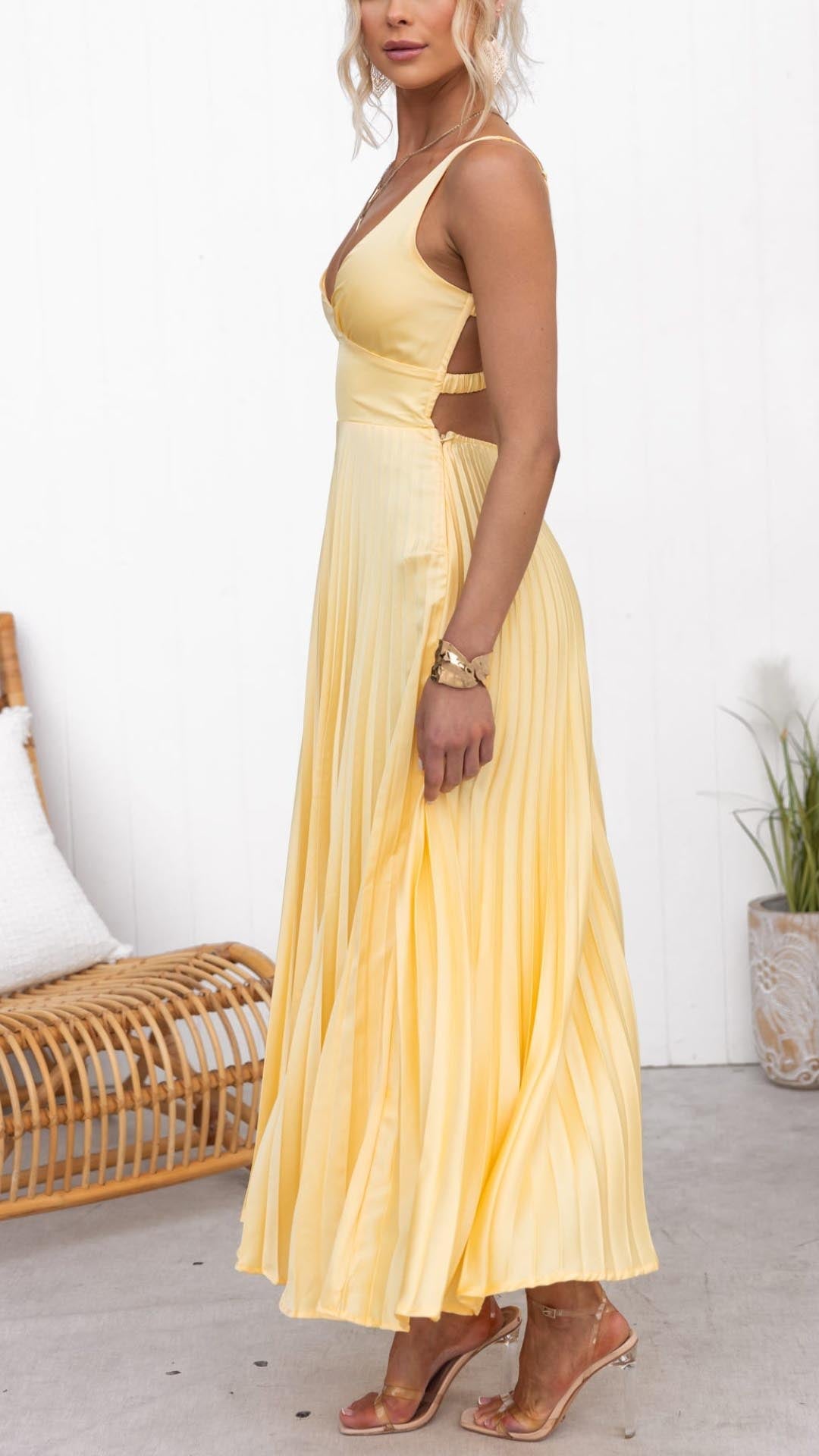 Elegant Pleated V-Neck Maxi Dress