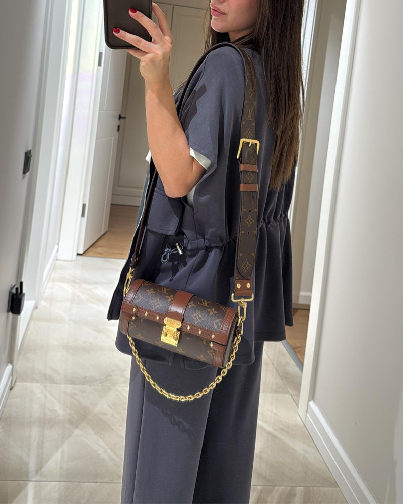 Chic Top and Pants Outfit with Stretch Waist