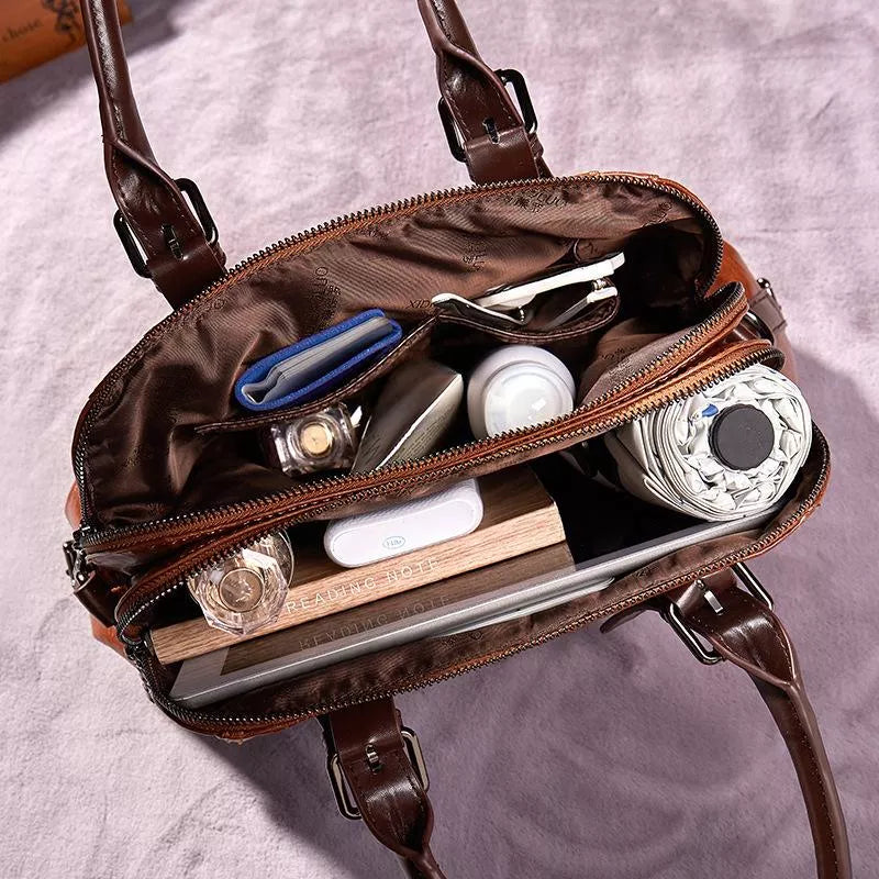 Chic Handbag with Modern Appeal