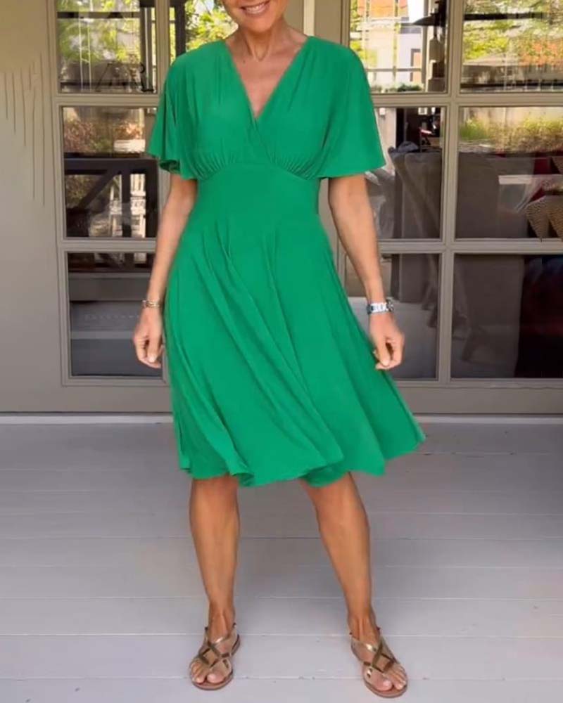 Solid color V-neck waisted butterfly sleeve casual dress