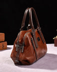 Chic Handbag with Modern Appeal
