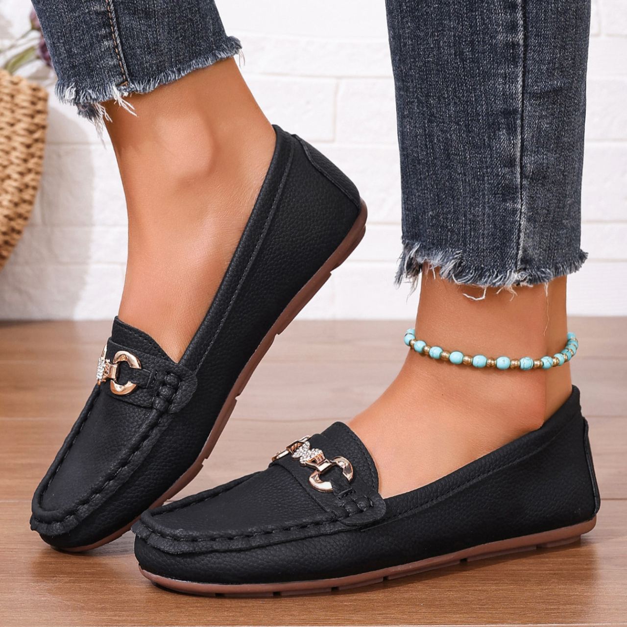 Stylish And Simple Flat Shoes