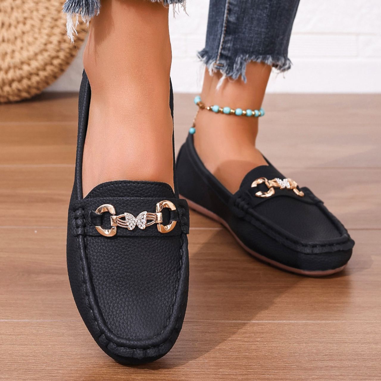 Stylish And Simple Flat Shoes