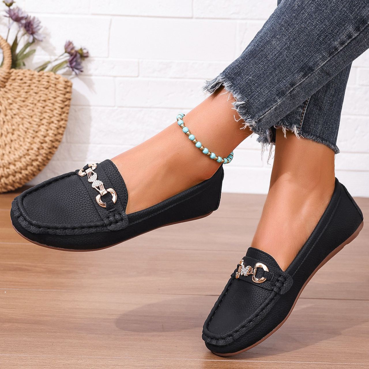 Stylish And Simple Flat Shoes