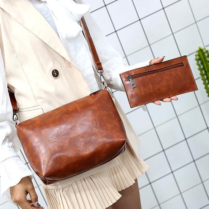 Elegant Leather Bag with Contemporary Flair