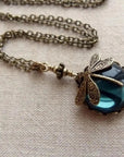 Elegant Libelle Pendant in Aged Silver VIP