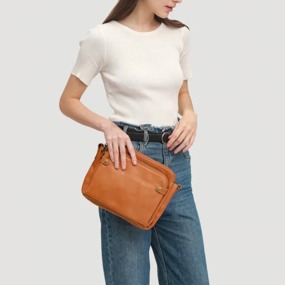 Compact Leather Bag with Clean Design