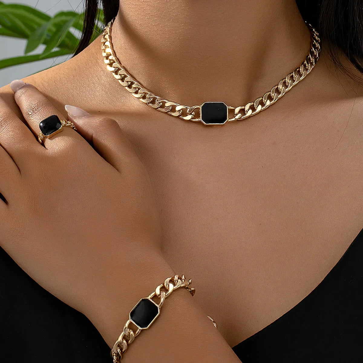 Refined Jewelry Set with Delicate Shine