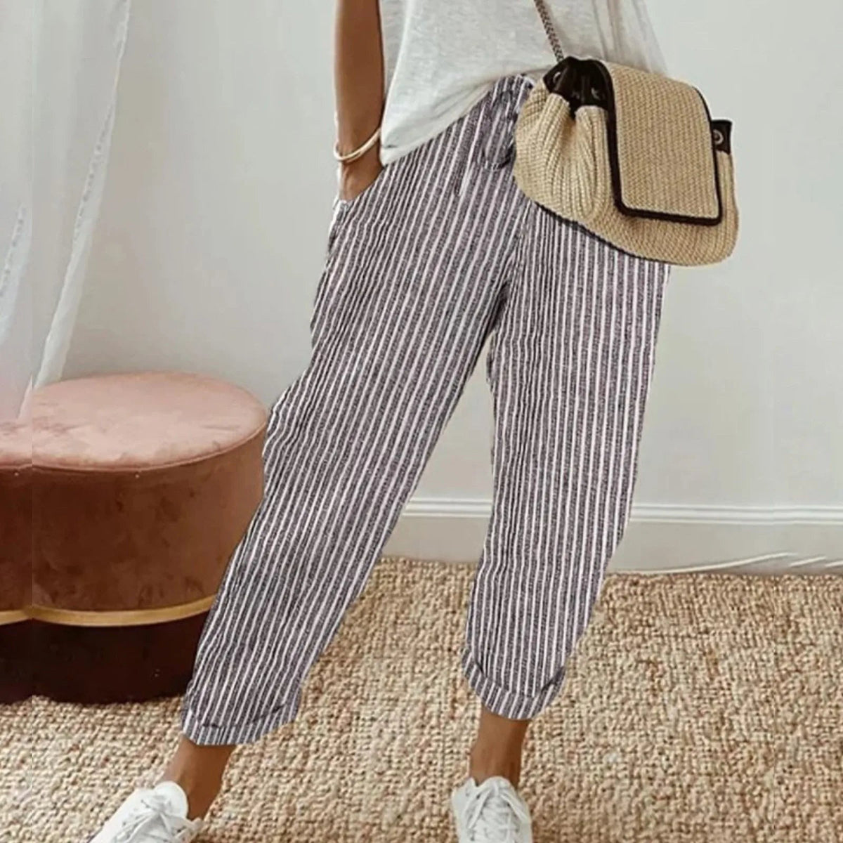 Classic Style Pants – Wrinkle-Resistant Wardrobe Staple for Minimalist Workwear and Travel Looks